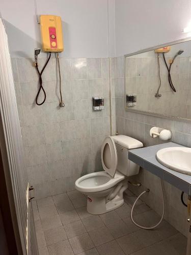 Bathroom, Metro Palace Satun in City Center Bathroom, Metro Palace Satun in City Center