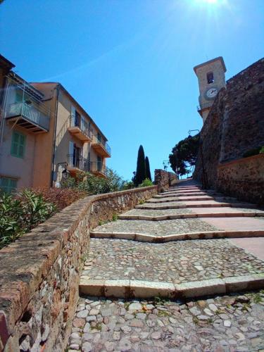 Cadre de rêve mais vous faites le ménage- very good prices but you have to clea-n th-e flat (Cadre de reve mais vous faites le menage- very good prices but you have to clea-n th-e flat) in لو سوكينت البلدة القديمة Cadre de rêve mais vous faites le ménage- very good prices but you have to clea-n th-e flat (Cadre de reve mais vous faites le menage- very good prices but you have to clea-n th-e flat) in لو سوكينت البلدة القديمة