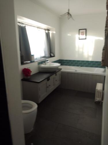 حمام, Beech House 20 minute walk to Airport in مطار بريستول الدولي حمام, Beech House 20 minute walk to Airport in مطار بريستول الدولي