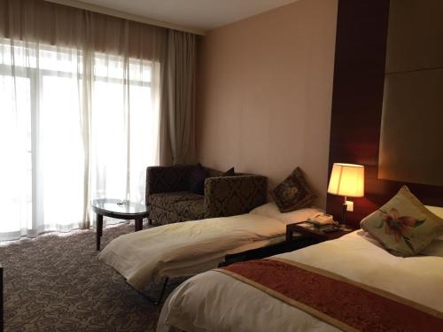 This photo about Shanghai Baron Business Bund Hotel shared on HyHotel.com