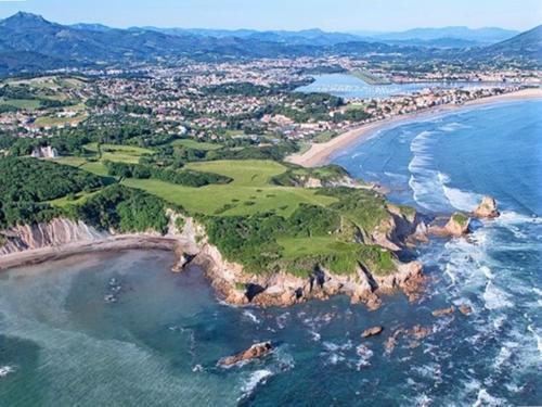 Appartement RDC avec terrasse, piscine et parking à 1km de la plage - FR-1-2-418 (Appartement RDC avec terrasse, piscine et parking a 1km de la plage - FR-1-2-418) in Hendaye Appartement RDC avec terrasse, piscine et parking à 1km de la plage - FR-1-2-418 (Appartement RDC avec terrasse, piscine et parking a 1km de la plage - FR-1-2-418) in Hendaye