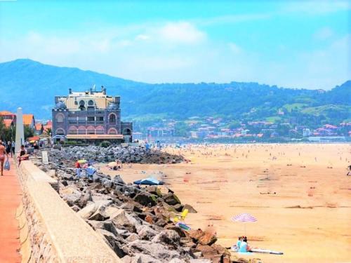 Appartement RDC avec terrasse, piscine et parking à 1km de la plage - FR-1-2-418 (Appartement RDC avec terrasse, piscine et parking a 1km de la plage - FR-1-2-418) in Hendaye Appartement RDC avec terrasse, piscine et parking à 1km de la plage - FR-1-2-418 (Appartement RDC avec terrasse, piscine et parking a 1km de la plage - FR-1-2-418) in Hendaye