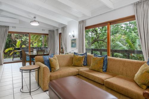 Общ салон/телевизионна зона, San Lameer Villa 1901 - 3 Bedroom Superior - 6 pax - San Lameer Rental Agency in Саутбруум Общ салон/телевизионна зона, San Lameer Villa 1901 - 3 Bedroom Superior - 6 pax - San Lameer Rental Agency in Саутбруум