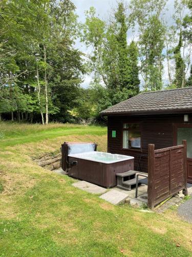 热水浴池, Birch Lodge 18 with Hot Tub in 纽顿斯图华特 热水浴池, Birch Lodge 18 with Hot Tub in 纽顿斯图华特