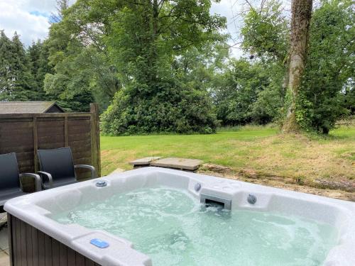 热水浴池, Birch Lodge 18 with Hot Tub in 纽顿斯图华特 热水浴池, Birch Lodge 18 with Hot Tub in 纽顿斯图华特