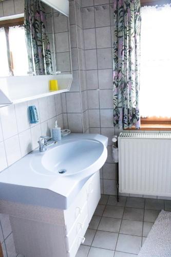 Bathroom, Ferienwohnung Schwabenhof in Leutershausen Bathroom, Ferienwohnung Schwabenhof in Leutershausen