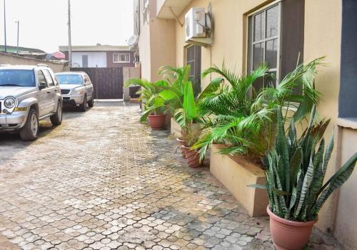 ARO APARTMENTS: (College Road) in Ifako-Ijaiye ARO APARTMENTS: (College Road) in Ifako-Ijaiye