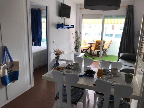 Tiện nghi, Superbe appartement en résidence avec piscine. (Superbe appartement en residence avec piscine.) in Roses Tiện nghi, Superbe appartement en résidence avec piscine. (Superbe appartement en residence avec piscine.) in Roses