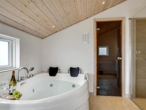 Holiday Home Frido - 400m from the sea by Interhome in 齊斯泰茲 Holiday Home Frido - 400m from the sea by Interhome in 齊斯泰茲