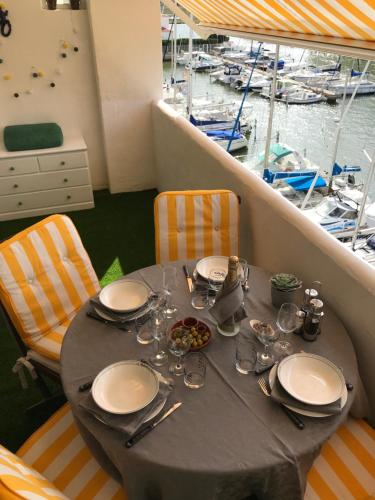 Ban công/sân hiên, Superbe appartement en résidence avec piscine. (Superbe appartement en residence avec piscine.) in Roses Ban công/sân hiên, Superbe appartement en résidence avec piscine. (Superbe appartement en residence avec piscine.) in Roses