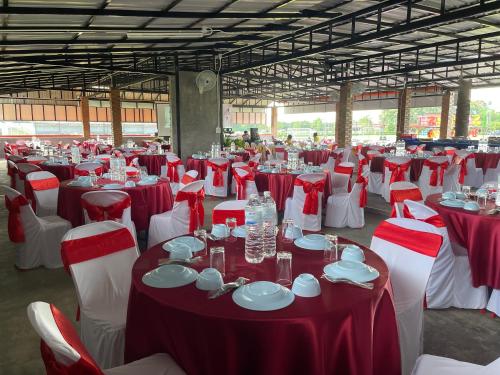 Banquet hall, Yaowarate Sport Club and Resort Rai Yaowares in Mae Taeng Banquet hall, Yaowarate Sport Club and Resort Rai Yaowares in Mae Taeng