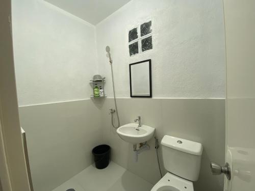 REMMs PLACE non aircon unit B in Santa Maria REMMs PLACE non aircon unit B in Santa Maria