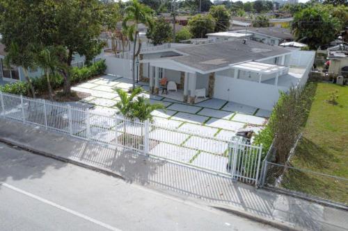 Surrounding environment, Dream House 4B/2B King Bed Miami Springs, FL in Hialeah (FL) Surrounding environment, Dream House 4B/2B King Bed Miami Springs, FL in Hialeah (FL)