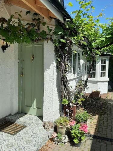 Idyllic English 4 bed cottage in West Kirby Idyllic English 4 bed cottage in West Kirby