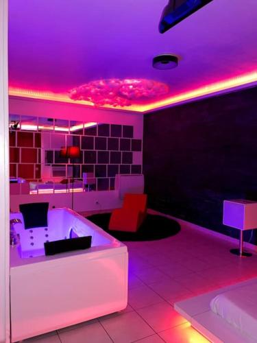 Jeu de regards - Jacuzzi/Balneo in Courcouronnes Jeu de regards - Jacuzzi/Balneo in Courcouronnes