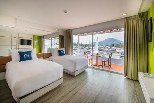 Balcony/terrace, NH Boat Lagoon Phuket Resort in Pa klok Balcony/terrace, NH Boat Lagoon Phuket Resort in Pa klok