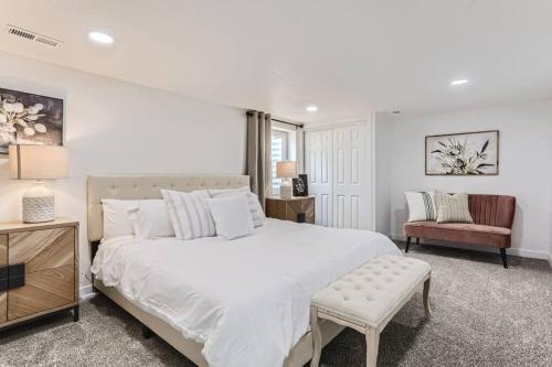 Luxurious getaway near Olde Town Arvada in Arvada (CO) Luxurious getaway near Olde Town Arvada in Arvada (CO)
