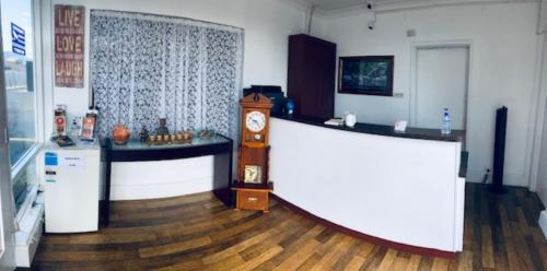 フロント・ロビー, タムワース バジェット モーテル (Tamworth Budget Motel) near タムワース・リージョナル空港 フロント・ロビー, タムワース バジェット モーテル (Tamworth Budget Motel) near タムワース・リージョナル空港