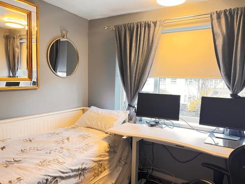 Gold Room in Basildon Gold Room in Basildon