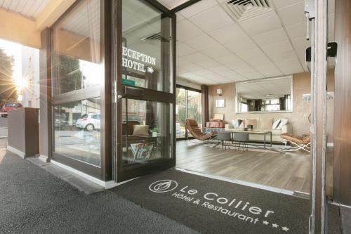 Entrance, Hotel Le Collier in Antibes Entrance, Hotel Le Collier in Antibes