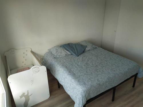 Appartement MINIMALISTE merci de bien Lire la partie "votre hote" de l'annonce in Avon Appartement MINIMALISTE merci de bien Lire la partie "votre hote" de l'annonce in Avon