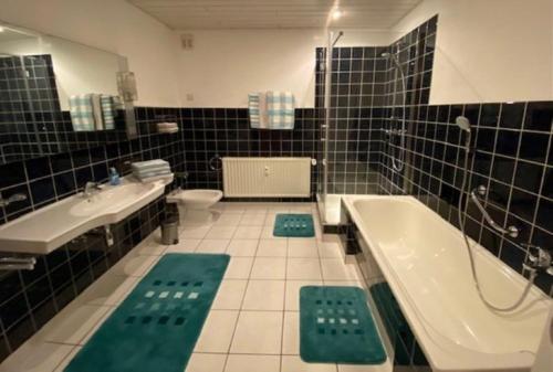 Bathroom, Ferienwohnung Kessler in Bliesmengen-Mandelbachtal Bathroom, Ferienwohnung Kessler in Bliesmengen-Mandelbachtal