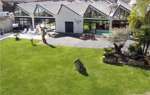 Exterior view, 5 Bedroom Gorgeous Home In Breuillet in Arpajon Exterior view, 5 Bedroom Gorgeous Home In Breuillet in Arpajon