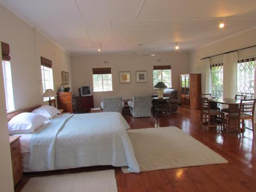 Far Place Bed and Breakfast in Kloof Far Place Bed and Breakfast in Kloof