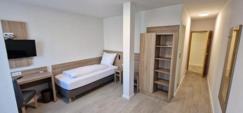 Guestroom, Hotel Ladage in Frankfurt West Guestroom, Hotel Ladage in Frankfurt West