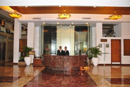 Lobby, Hotel Aurora Towers near Empress Gardens Lobby, Hotel Aurora Towers near Empress Gardens