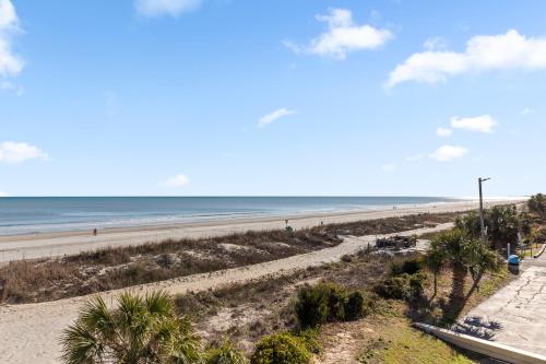 плаж, Ocean Crest Inn and Suites in Мъртъл Бийч (Южна Каролина) плаж, Ocean Crest Inn and Suites in Мъртъл Бийч (Южна Каролина)