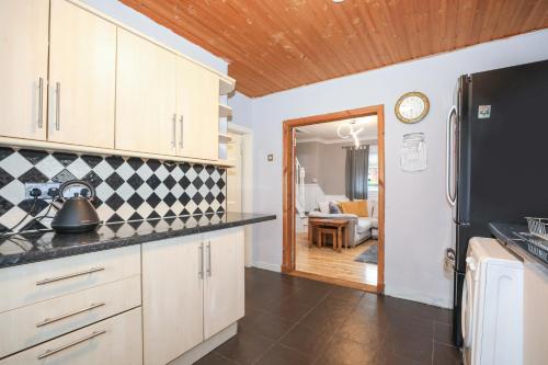 Kitchen, Beautiful Rooms in Edinburgh Cottage Guest House - Free Parking in Danderhall Kitchen, Beautiful Rooms in Edinburgh Cottage Guest House - Free Parking in Danderhall