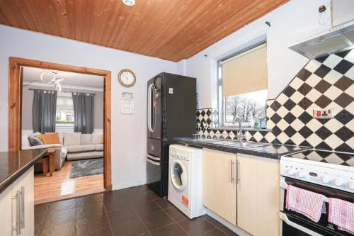 Kitchen, Beautiful Rooms in Edinburgh Cottage Guest House - Free Parking in Danderhall Kitchen, Beautiful Rooms in Edinburgh Cottage Guest House - Free Parking in Danderhall
