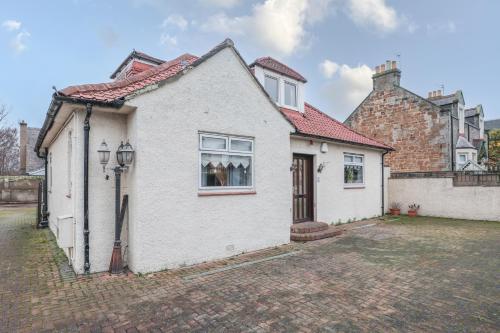 Exterior view, Beautiful Rooms in Edinburgh Cottage Guest House - Free Parking in Danderhall Exterior view, Beautiful Rooms in Edinburgh Cottage Guest House - Free Parking in Danderhall