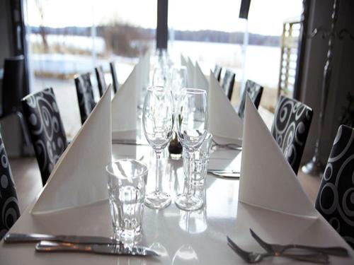 Храна и напитки, Hasse pa Sjokanten Hotell & Restaurang in Jonkoping Храна и напитки, Hasse pa Sjokanten Hotell & Restaurang in Jonkoping