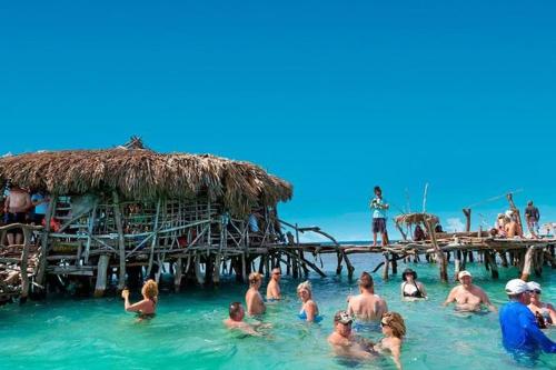 Beach, The Indianna ~ Luxury Pool & Spa in Whitehouse Beach, The Indianna ~ Luxury Pool & Spa in Whitehouse