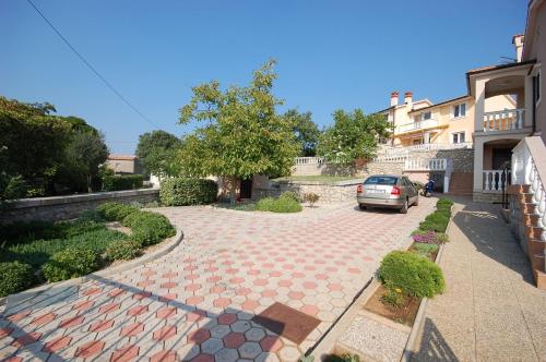 Family friendly apartments with a swimming pool , Krk - 20500 in Малінска Family friendly apartments with a swimming pool , Krk - 20500 in Малінска