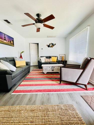 Misha’s Hunn Cottage in Yuba City (CA) Misha’s Hunn Cottage in Yuba City (CA)