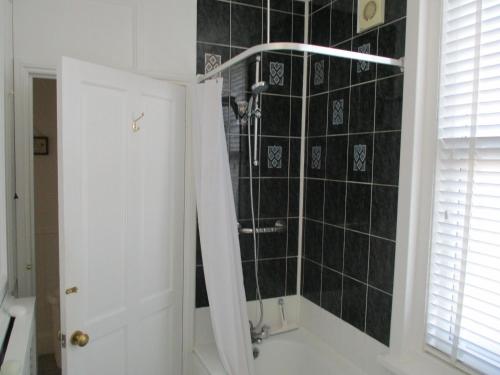 Lovely Spacious 3 Bedded First Floor Apartment in Ryde East Lovely Spacious 3 Bedded First Floor Apartment in Ryde East
