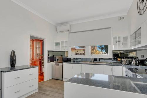 Mabel’s retreat 4 bedrooms,Wifi,Netflix,Kayo near Broken Hill Havaalanı Mabel’s retreat 4 bedrooms,Wifi,Netflix,Kayo near Broken Hill Havaalanı