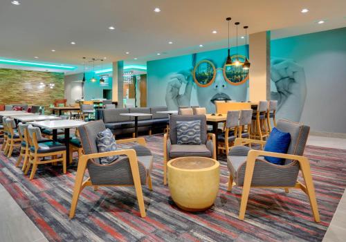 Food and beverages, La Quinta Inn & Suites by Wyndham Lakeway in Lakeway (TX) Food and beverages, La Quinta Inn & Suites by Wyndham Lakeway in Lakeway (TX)