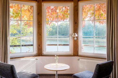 Romantischer Seegasthof & Hotel Altes Zollhaus in Feldberger Seenlandschaft Romantischer Seegasthof & Hotel Altes Zollhaus in Feldberger Seenlandschaft