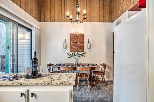 Pinecrest Retreat with Fireplace! in سونورا Pinecrest Retreat with Fireplace! in سونورا