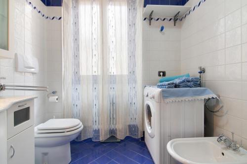 Bagno, La Mansarda di Eros e Tiziana in Lanzo d'Intelvi Bagno, La Mansarda di Eros e Tiziana in Lanzo d'Intelvi