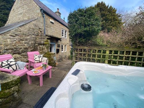 Jacks Cottage, Curbar in Curbar Jacks Cottage, Curbar in Curbar