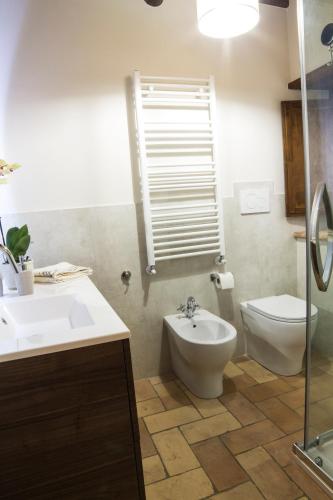 Bathroom, La Finestra su Civita in Lubriano Bathroom, La Finestra su Civita in Lubriano
