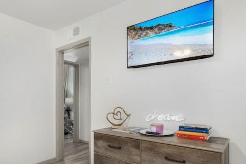Modernized Tiny Home with 1 Bedroom in 주니어스 하이츠 Modernized Tiny Home with 1 Bedroom in 주니어스 하이츠