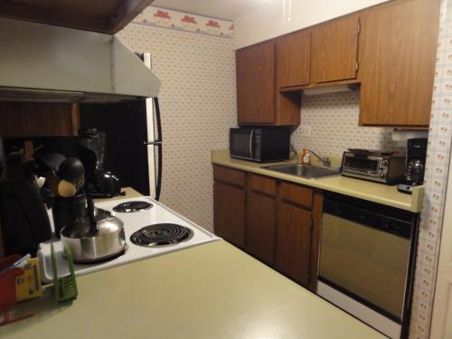 Кухня, Waterville Valley Pet Friendly Vacation Condo close to Community Center! in Уотервилл Вэлли (Нью-Гэмпшир) Кухня, Waterville Valley Pet Friendly Vacation Condo close to Community Center! in Уотервилл Вэлли (Нью-Гэмпшир)