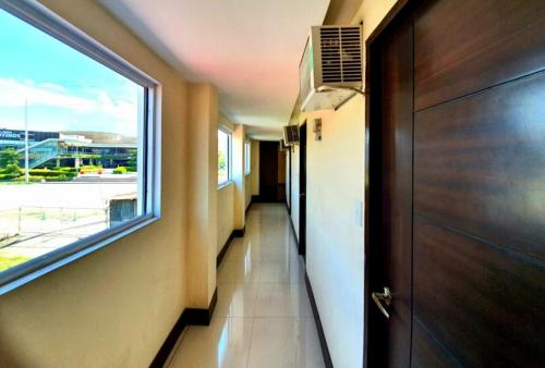 Exterior view, Anton's Inn in Balanga Exterior view, Anton's Inn in Balanga