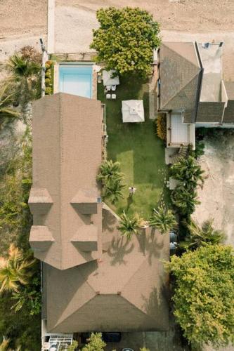 Exclusive Beachfront House w/ Pool & Saltwater Tub in Catmon Exclusive Beachfront House w/ Pool & Saltwater Tub in Catmon